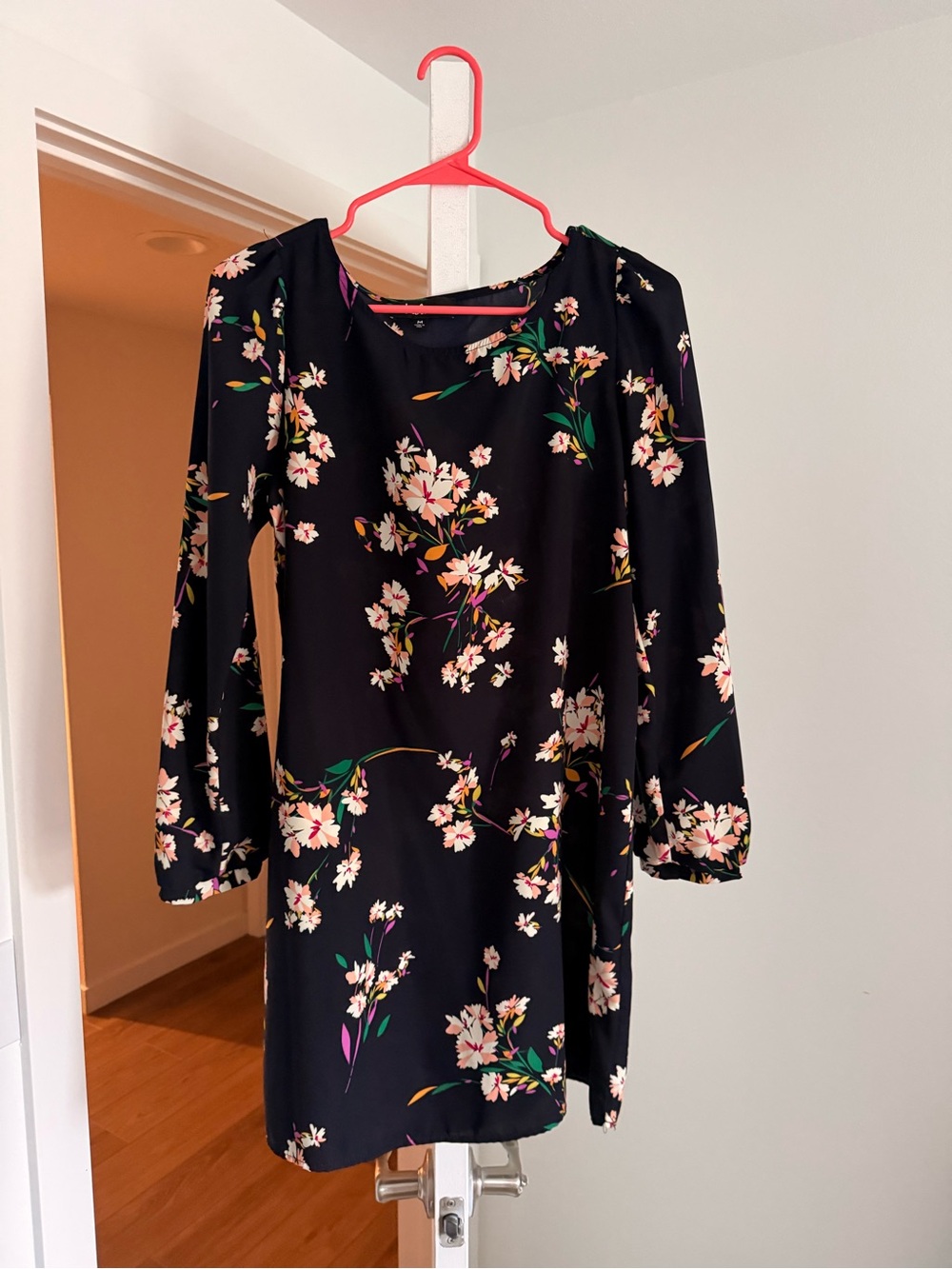 Floral Long-Sleeve Black Shift Dress lulus